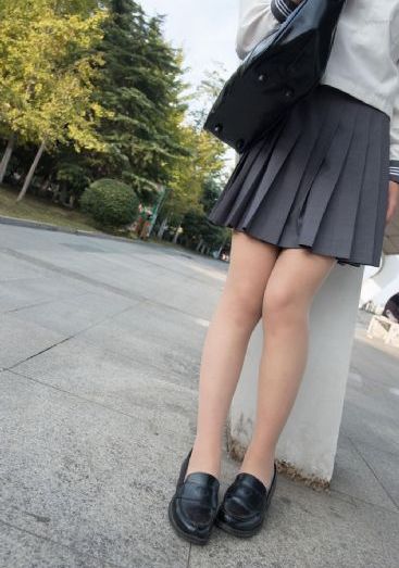 裙子的下面有野兽