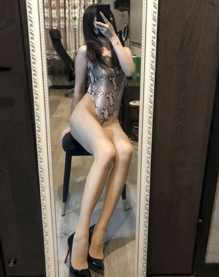 sm男虐女地下室调教
