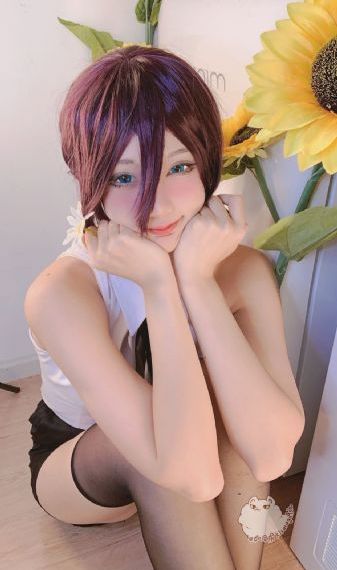 年轻的女闺蜜hd