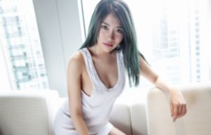 25岁女高中生动漫