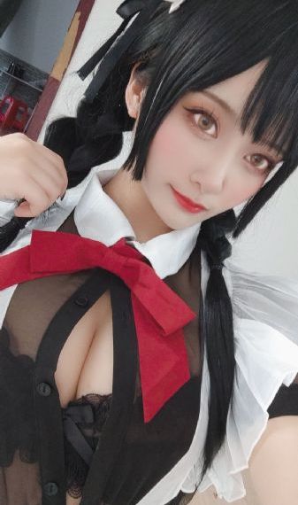 恐龙星的比基尼女孩