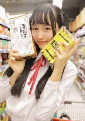 她在丈夫面前被